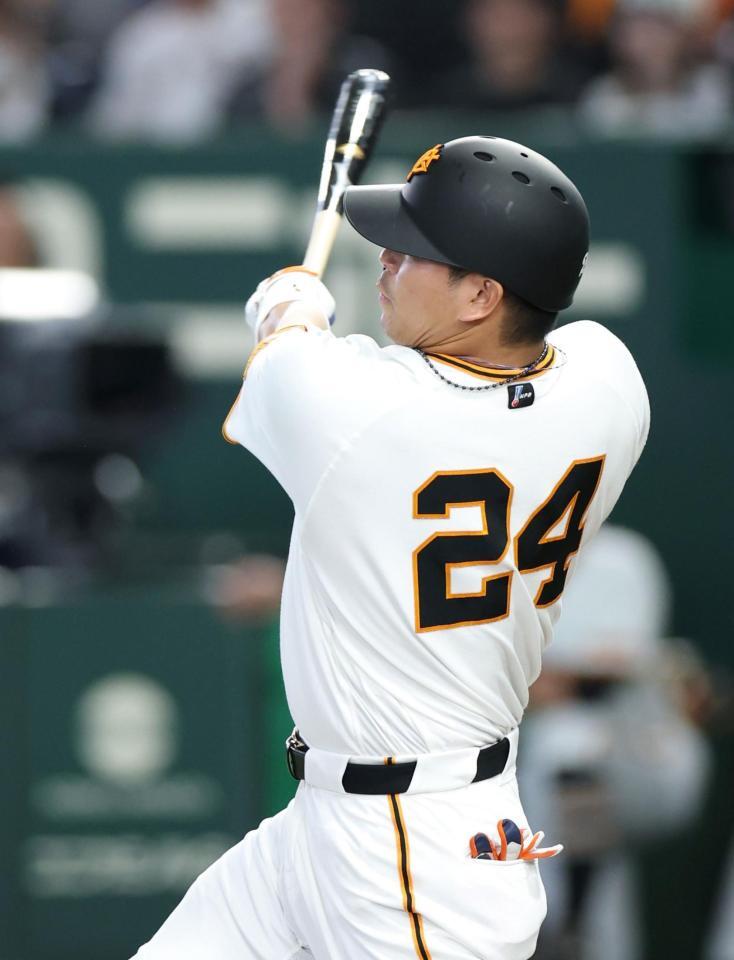 ７回、逆転の右越え３ランを放つ大城（撮影・伊藤笙子）