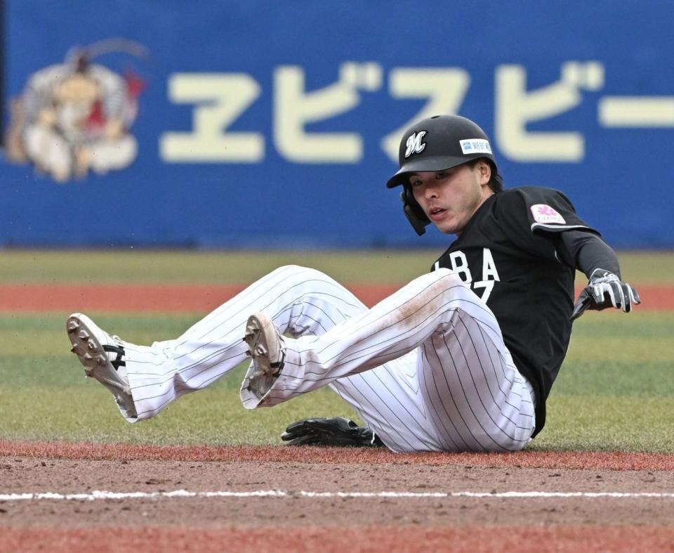 ９回、友杉のセーフティースクイズで一塁から三塁を狙うが、タッチアウトとなる小川