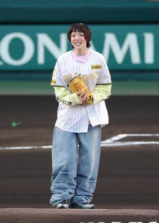 始球式を務めたあいみょん（撮影・立川洋一郎）