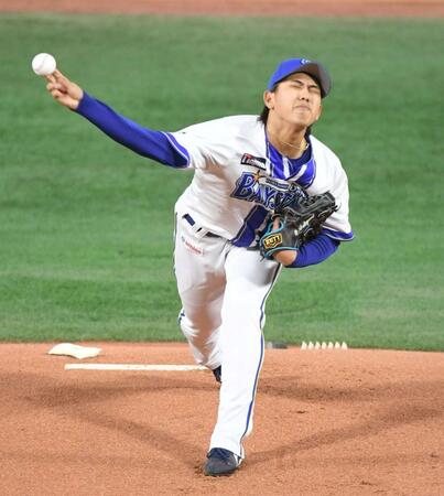 プロ初登板で力投する深沢（撮影・佐藤厚）