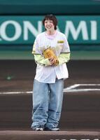 始球式を務めたあいみょん（撮影・立川洋一郎）