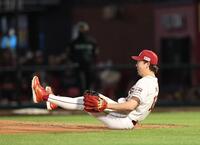 ２回、五十幡に投手強襲安打を浴びる前田健（撮影・金田祐二）