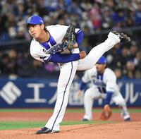 プロ初登板で力投する深沢（撮影・佐藤厚）