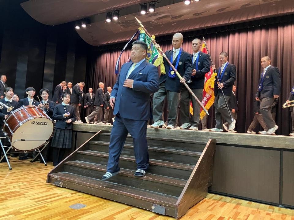 優勝報告会に参加した大阪桐蔭・西谷監督