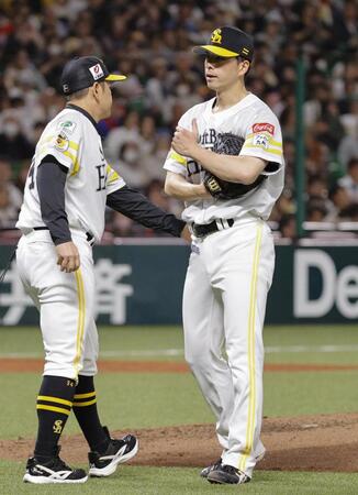 　５回途中、６失点で降板するソフトバンク・大関＝みずほペイペイドーム