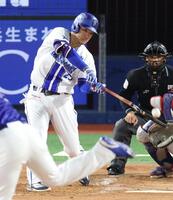 ３回、筒香が中越え２ランを放つ