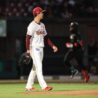 ４回、カストロに先制ソロを浴びた古謝（撮影・金田祐二）