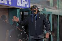 勝利に笑顔の新庄監督（撮影・金田祐二）