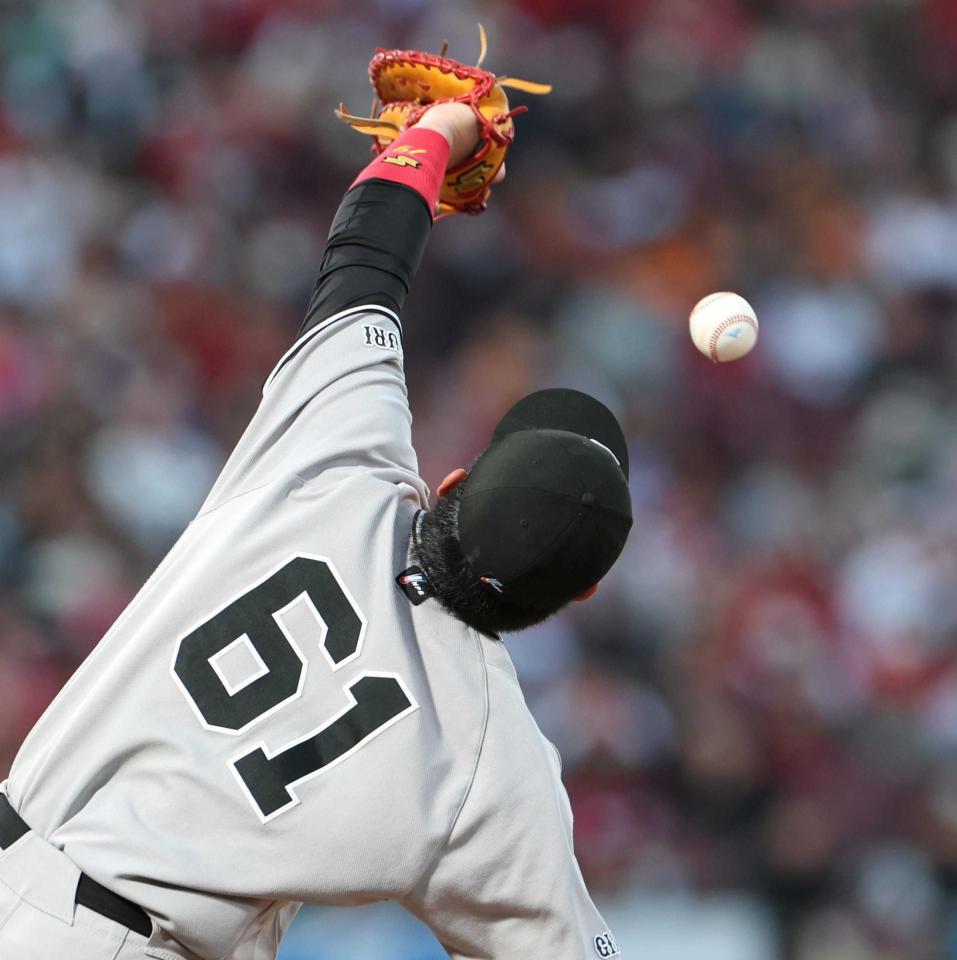 　２回、ファビアンの邪飛を捕り損ねる増田陸