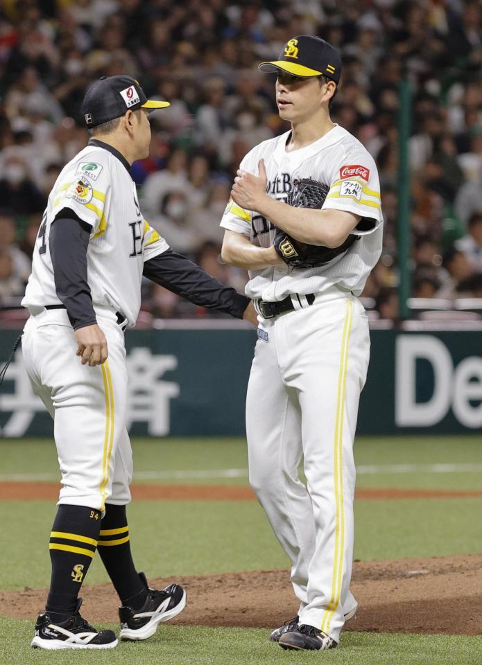 　５回途中、６失点で降板するソフトバンク・大関＝みずほペイペイドーム