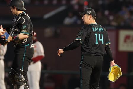 ６回、降板する加藤（撮影・金田祐二）