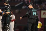 ６回、降板する加藤（撮影・金田祐二）