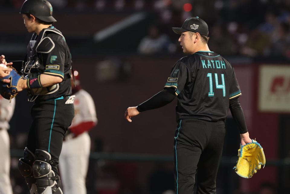 ６回、降板する加藤（撮影・金田祐二）