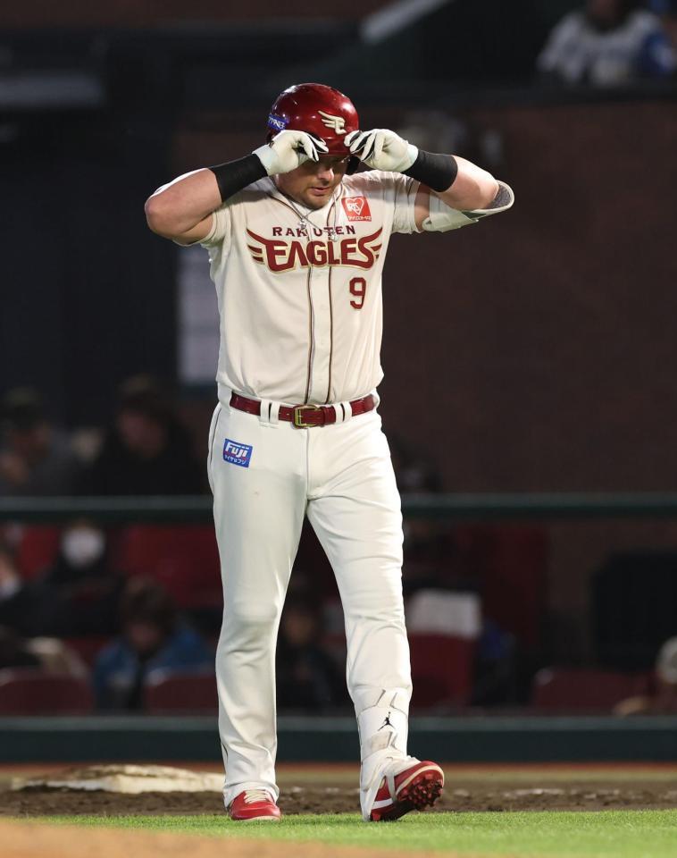 ６回、併殺打に倒れがっくりのボイト（撮影・金田祐二）