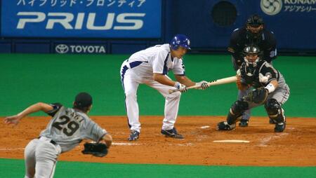 　多くの犠打を決めてきた山本昌