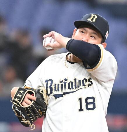 ６回途中、降板する宮城=９日