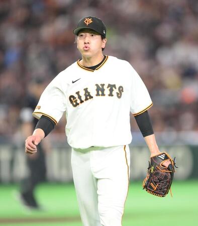 ８回、岩田を見逃し三振に仕留めた大勢（撮影・開出牧）