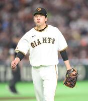 ８回、岩田を見逃し三振に仕留めた大勢（撮影・開出牧）