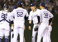 ９回、自身のエラーで逆転を許し厳しい表情の源田（撮影・金田祐二）