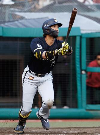 ８回、宗が右越えに２者連続となる本塁打を放つ