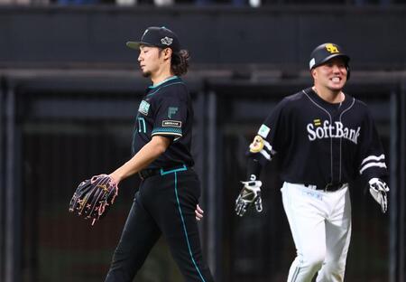 ６回、勝ち越しを許し、うつむく伊藤（撮影・中島達哉）