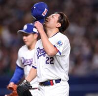 初回に先制を許しベンチに戻る大野（撮影・西田忠信）