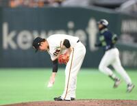 ７回、サンタナ（後方）に左越えソロを打たれた赤星（撮影・開出牧）