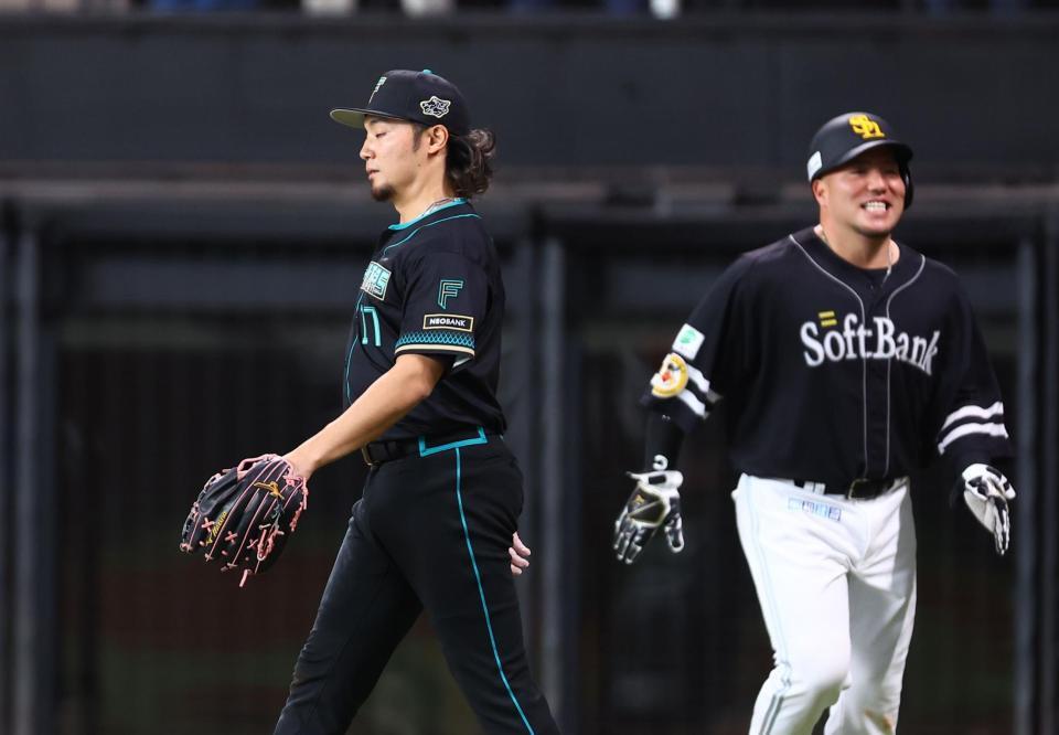 ６回、勝ち越しを許し、うつむく伊藤（撮影・中島達哉）