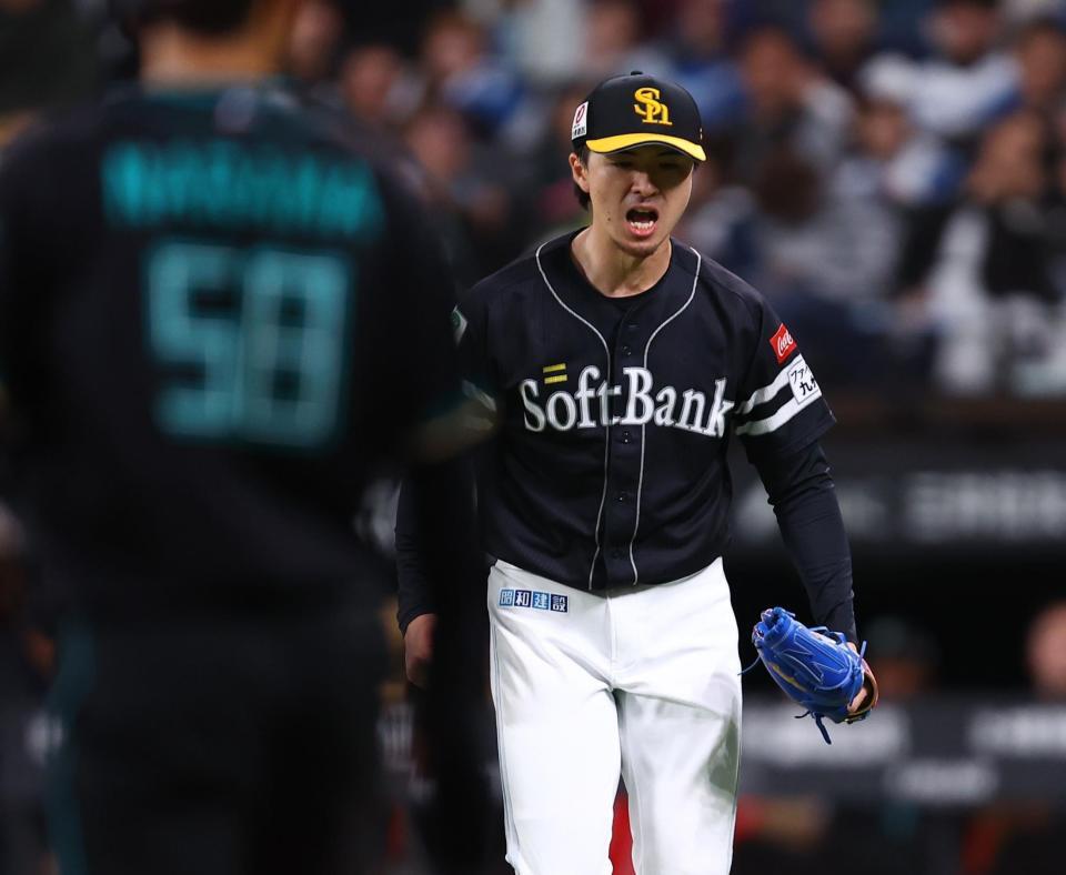 ７回、レイエスを三振に仕留め、雄たけびを上げる上沢（撮影・中島達哉）