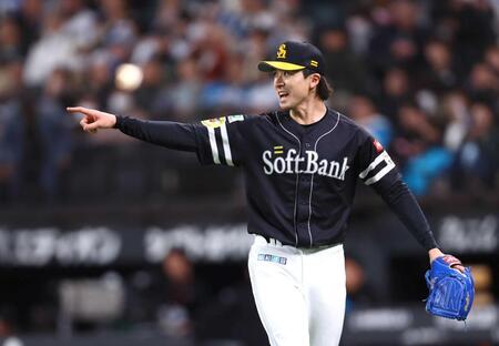 　６回を抑え、笑顔でベンチに戻る上沢（撮影・中島達哉）