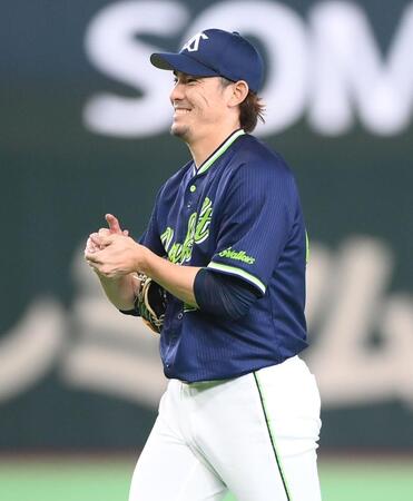 ７回、中山に中前打を打たれ完全試合の夢破れた高梨（撮影・開出牧）