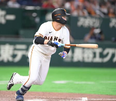 ７回、完全試合の夢を打ち砕く中前打を放つ中山（撮影・開出牧）