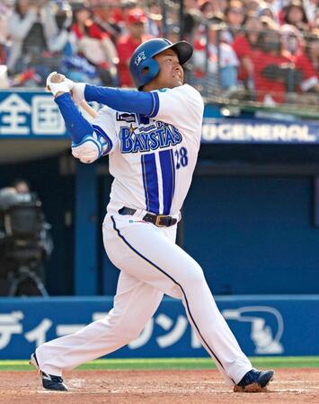 ７回、勝又が左翼線に同点二塁打を放つ