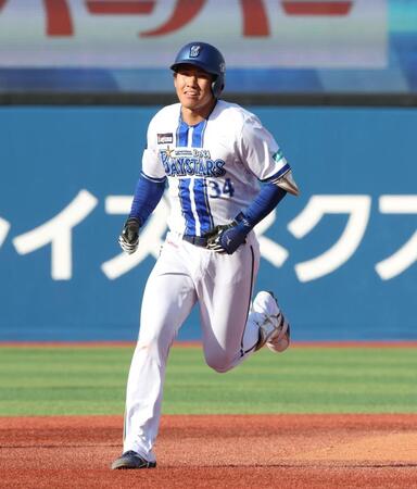 ７回、本塁打を放った宮下（撮影・石井剣太郎）