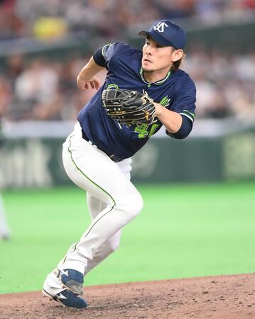 ６回、山瀬を一ゴロに打ち取りベースカバーに走る高梨（撮影・開出牧）