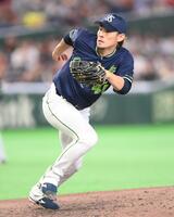 ６回、山瀬を一ゴロに打ち取りベースカバーに走る高梨（撮影・開出牧）