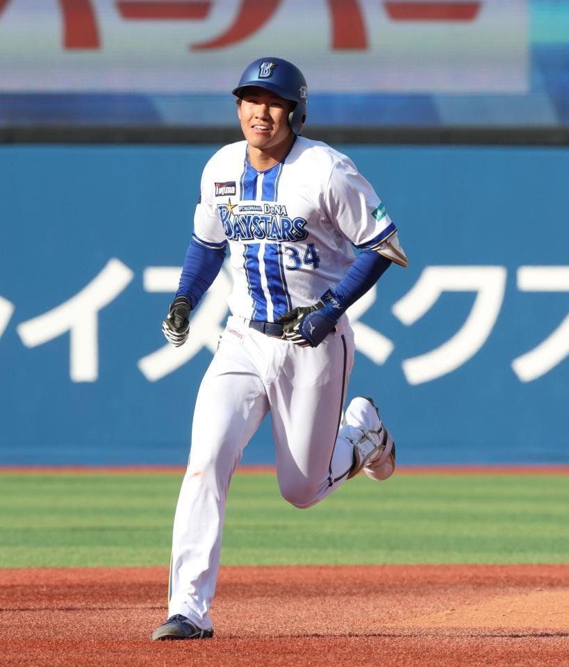 ７回、本塁打を放った宮下（撮影・石井剣太郎）