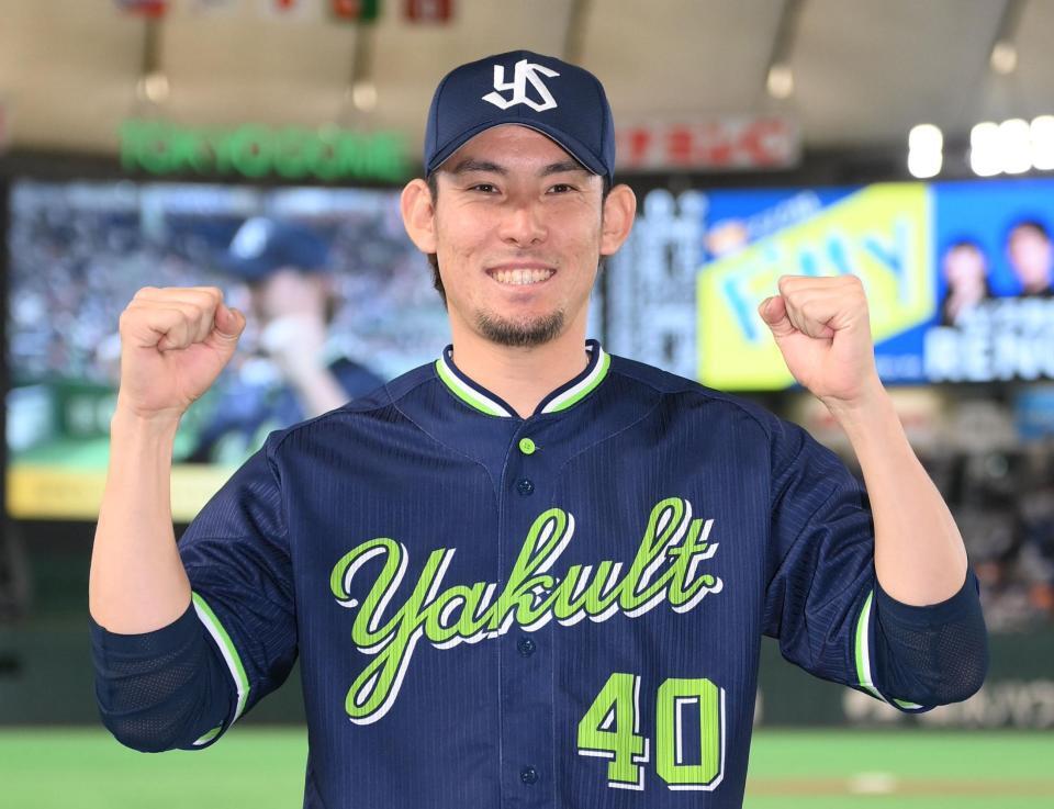 今季初勝利を挙げガッツポーズを決める高梨（撮影・開出牧）