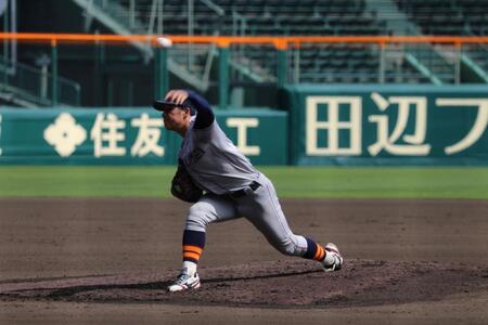 １回３安打４四球４失点で降板した有馬