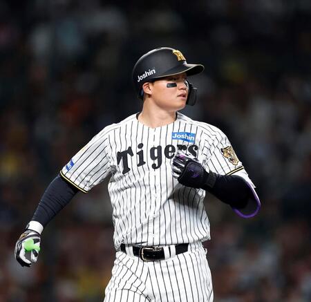 ４回、二直に倒れた森下（撮影・西田忠信）