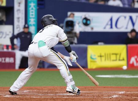 ３回、西川は中前に２点適時打を放つ（撮影・坂部計介）