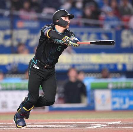 ６回、右越えソロを放つ田宮（撮影・開出牧）