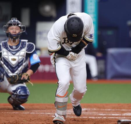 ３回、杉沢は手首に死球を受ける（撮影・坂部計介）