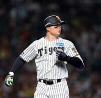 ４回、二直に倒れた森下（撮影・西田忠信）