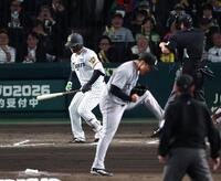 ６回、森下は見逃し三振に倒れる（投手・則本）＝撮影・山口登