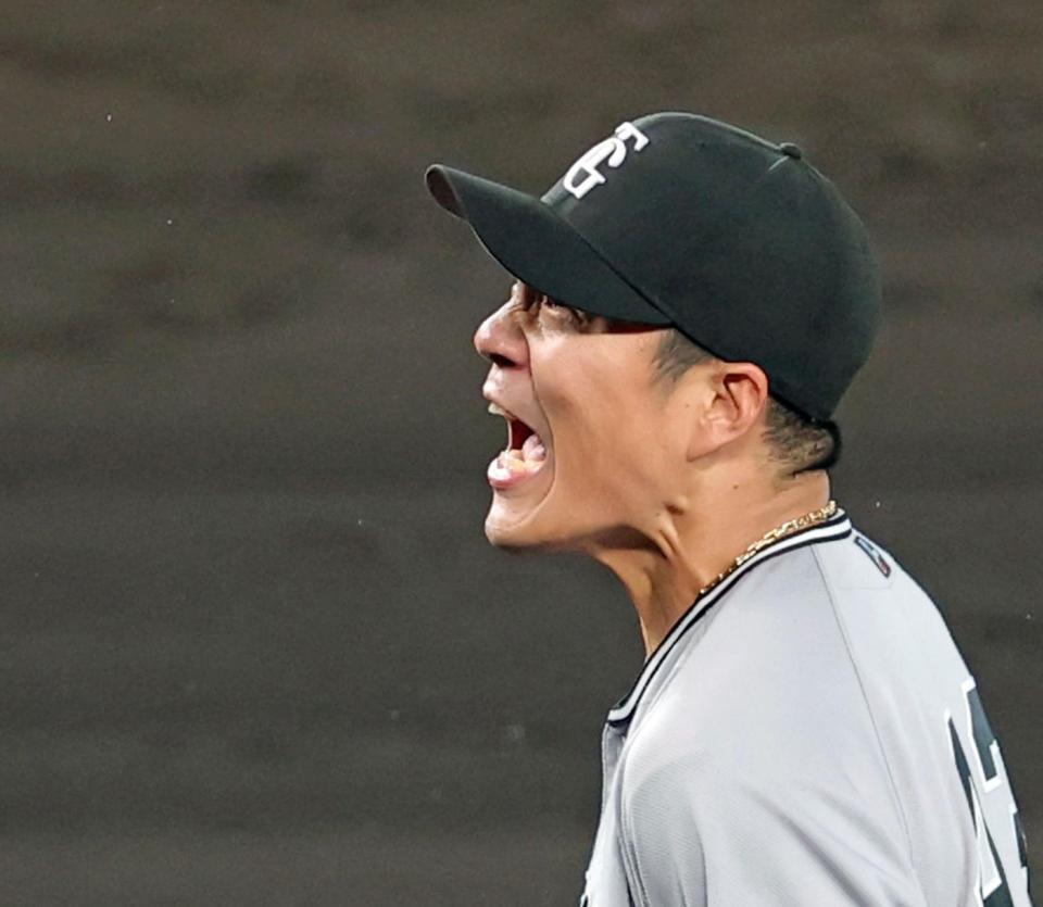 ６回、森下を見逃し三振に仕留めてほえる則本（撮影・立川洋一郎）