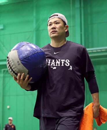 トレーニングへ向かう田中将（撮影・立川洋一郎）