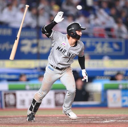 ４回、勝ち越しの右前２点適時打を放つ藤原（撮影・開出牧）