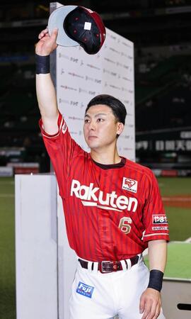 　観客の声援に応える村林