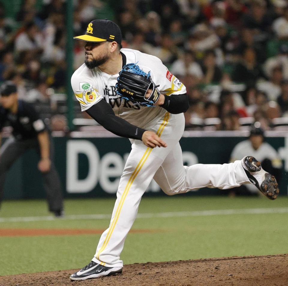 　７回、三者凡退に抑えたオスナ